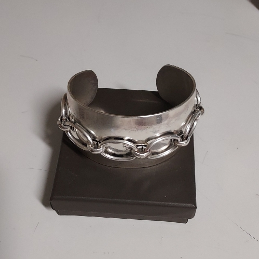 Elegant Silver Chain Bracelet